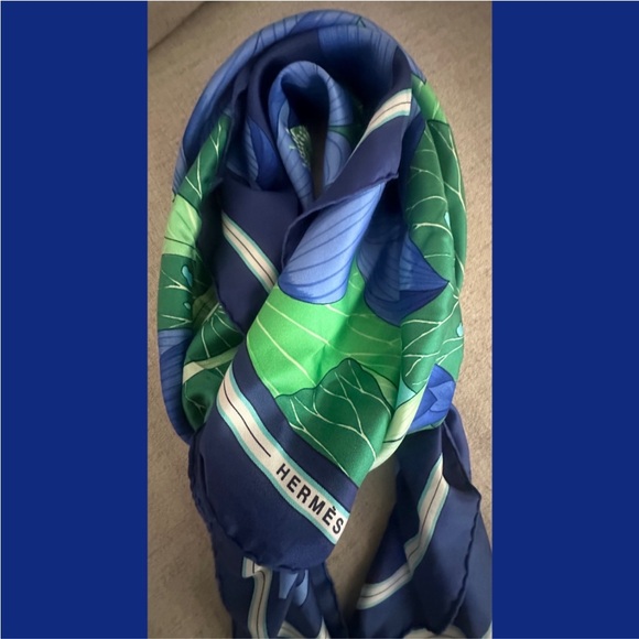 Vintage Hermes Fleur de Lotus scarf updated description. - Picture 3 of 10